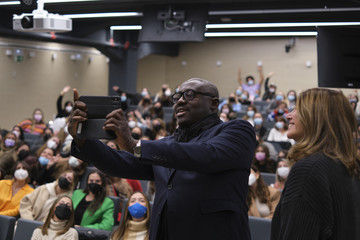 Edward Enniful, British Vogue Editor-in-chief, Ana García-Siñeriz, Directora de Condé Nast College, y los alumnos de los masters y diplomas de la promoción 2021-2022 de Condé Nast College-UC3M. Edward Enniful, British Vogue Editor-in-chief, Ana García-Siñeriz, Directora de Condé Nast College, y los alumnos de los masters y diplomas de la promoción 2021-2022 de Condé Nast College-UC3M.