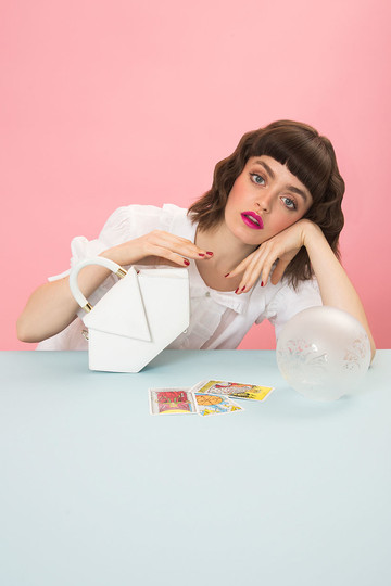 Nina Hauzer Nina Hauzer